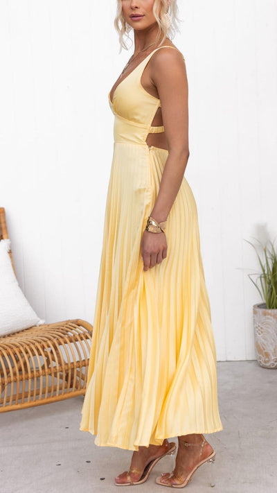 Inaya - Robe longue plissée à col en V
