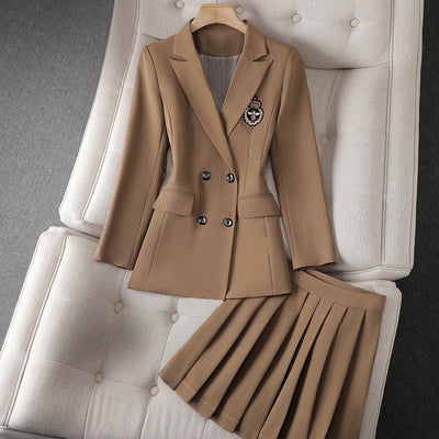 Tailleur femme jupe blazer – Coupe cintrée – Double boutonnage – Jupe plissée genou
