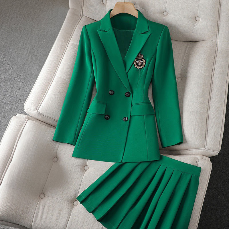 Tailleur femme jupe blazer – Coupe cintrée – Double boutonnage – Jupe plissée genou