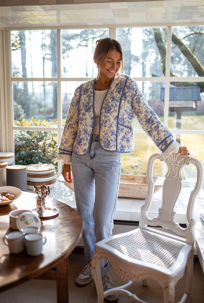 Veste légère à fleurs