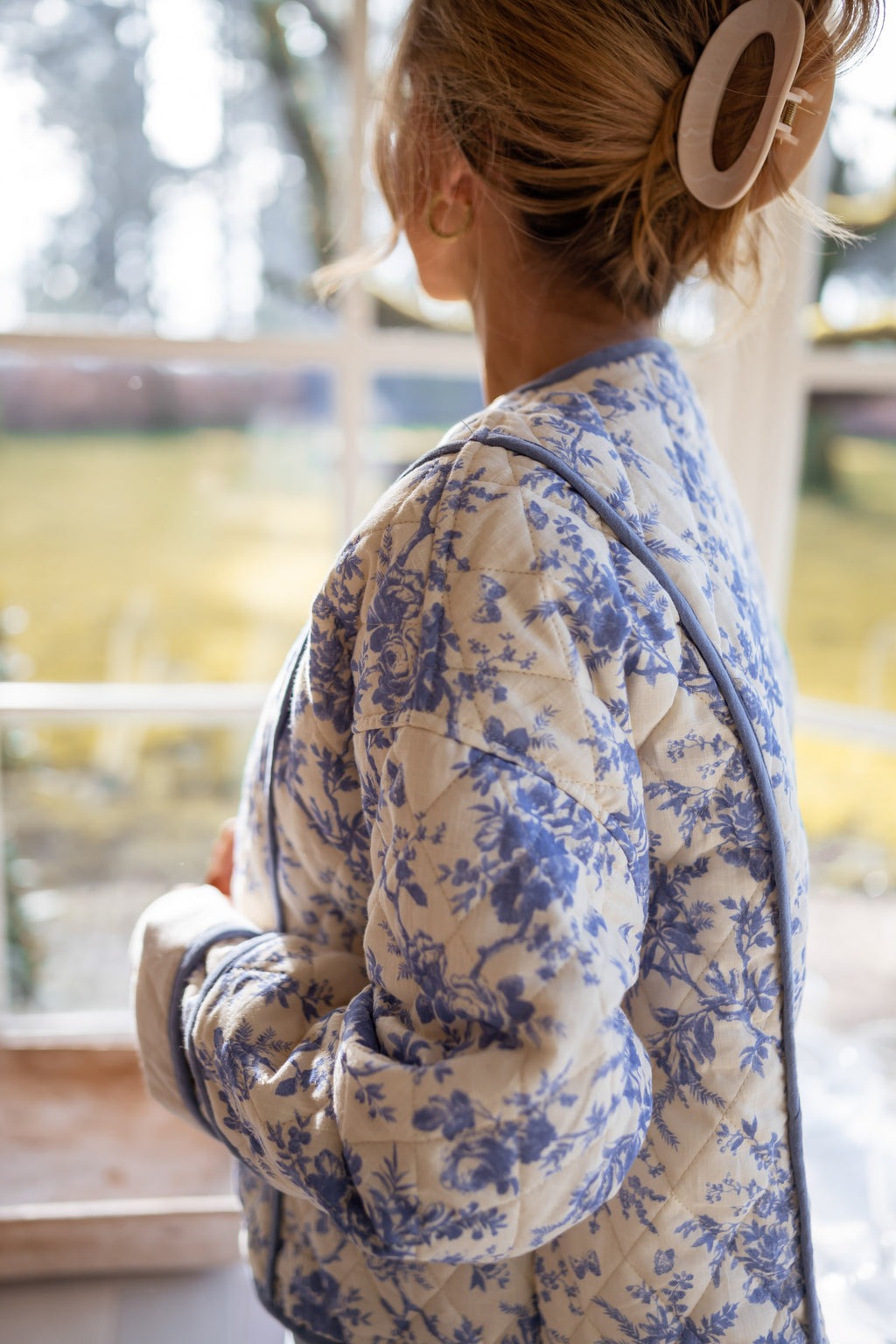 Veste légère à fleurs