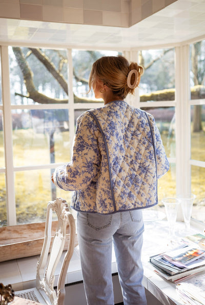 Veste légère à fleurs