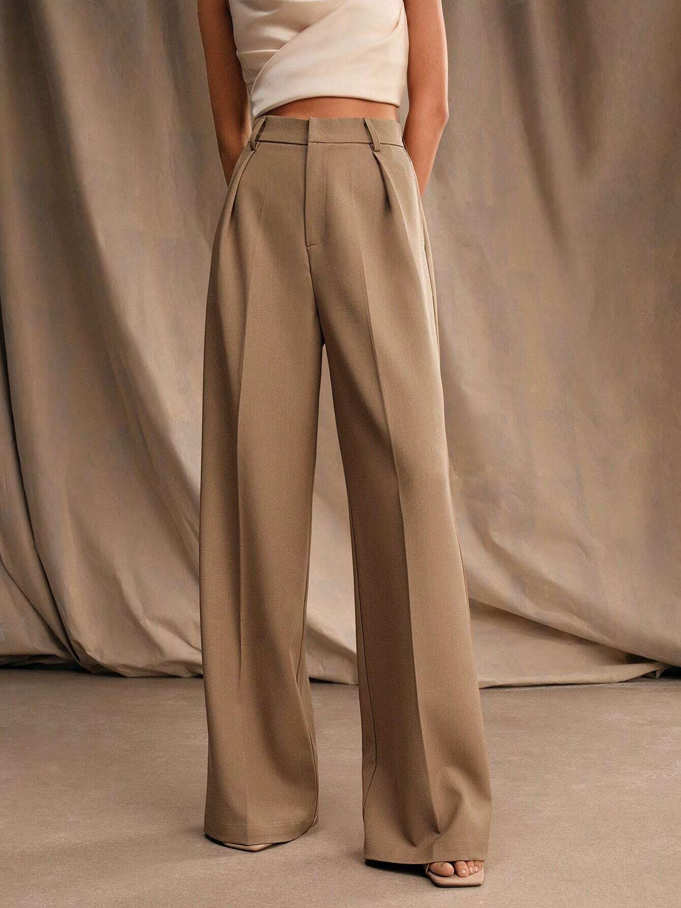 Pantalon large femme plis taille haute look professionnel