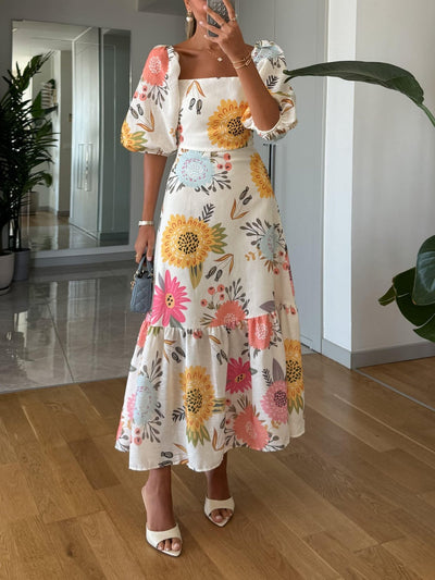 Robe à col carré et manches bouffantes