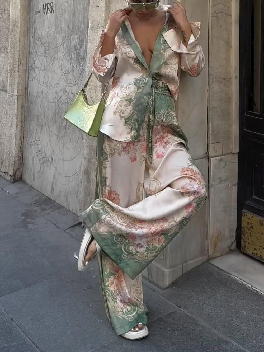 Ensemble ample en satin imprimé unique d'Antibes