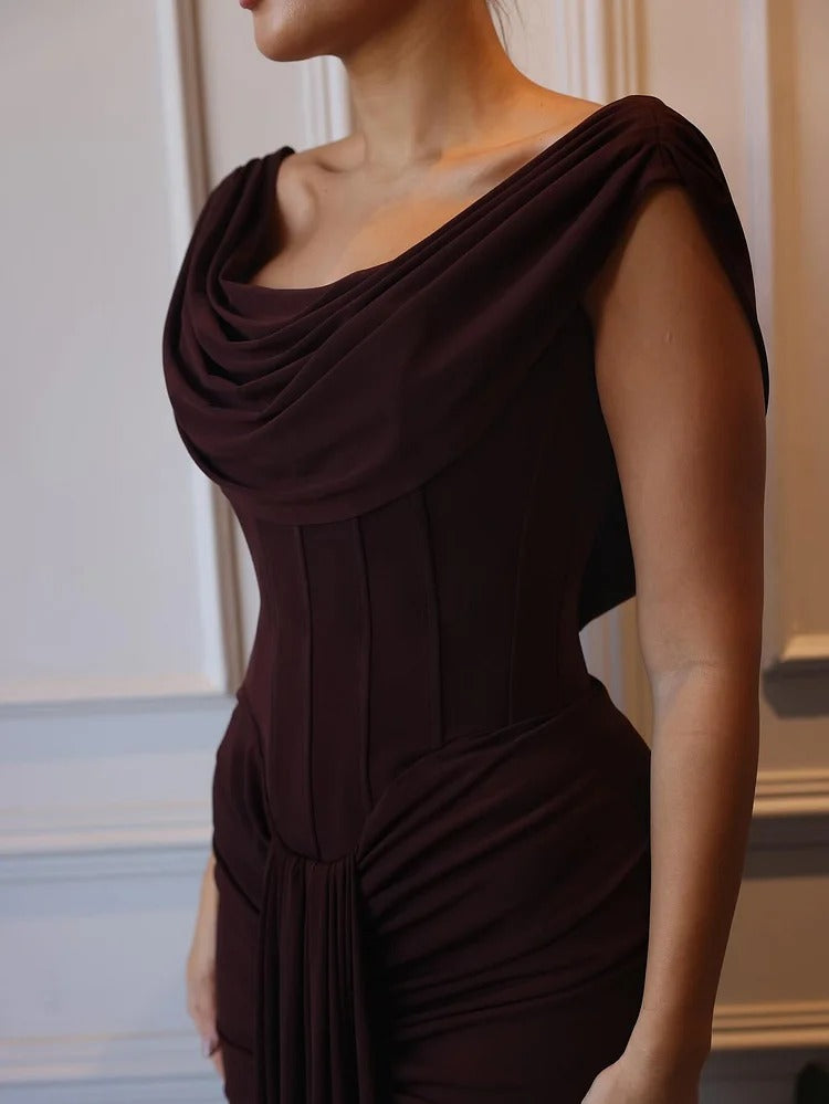 Robe longue de soirée marron élégante à col drapé