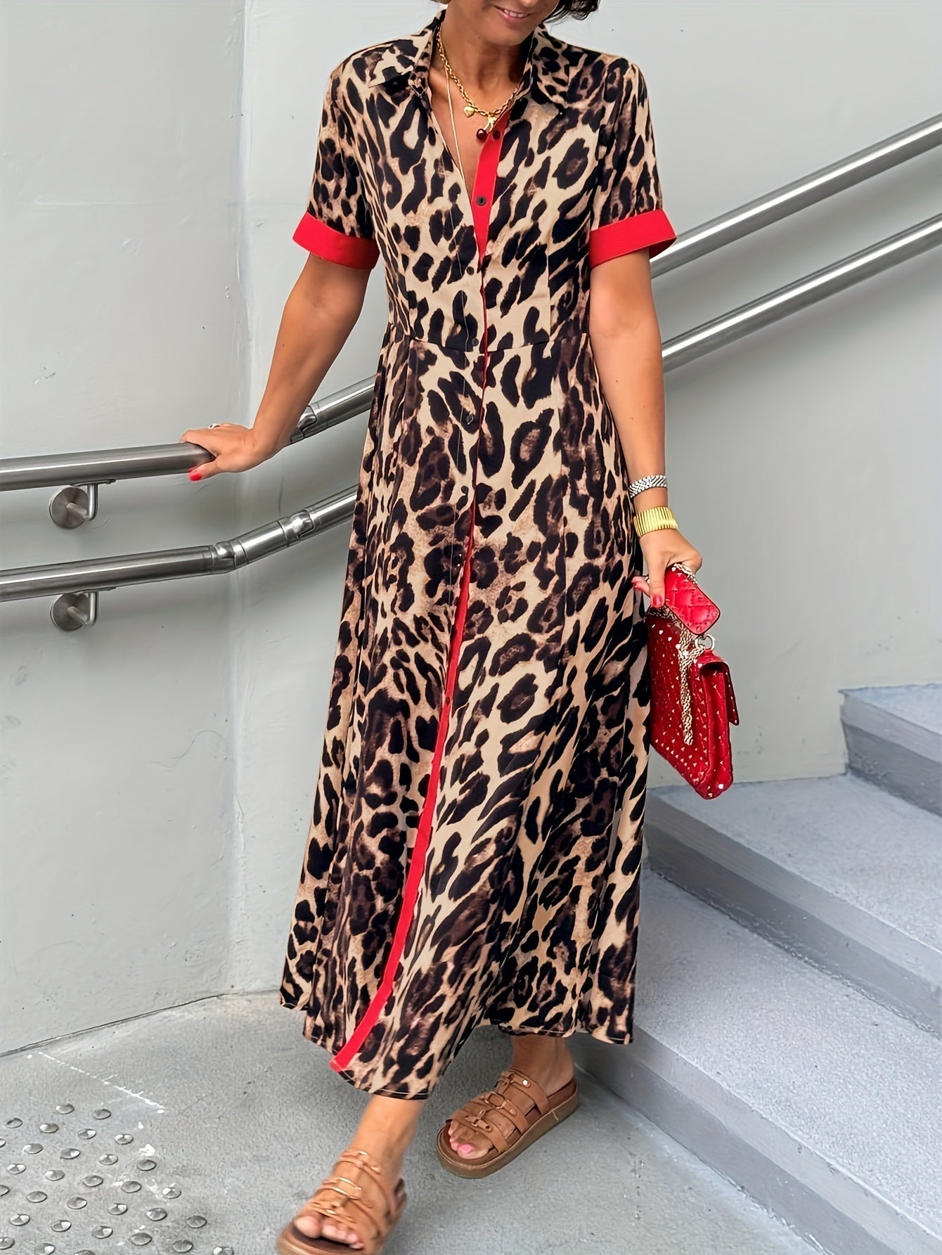 Mila – robe longue fluide imprimé léopard et détails colorés