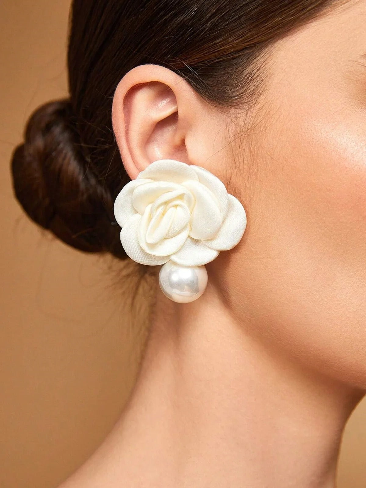 Boucles d'oreilles pendantes élégantes en imitation de perles et fleurs