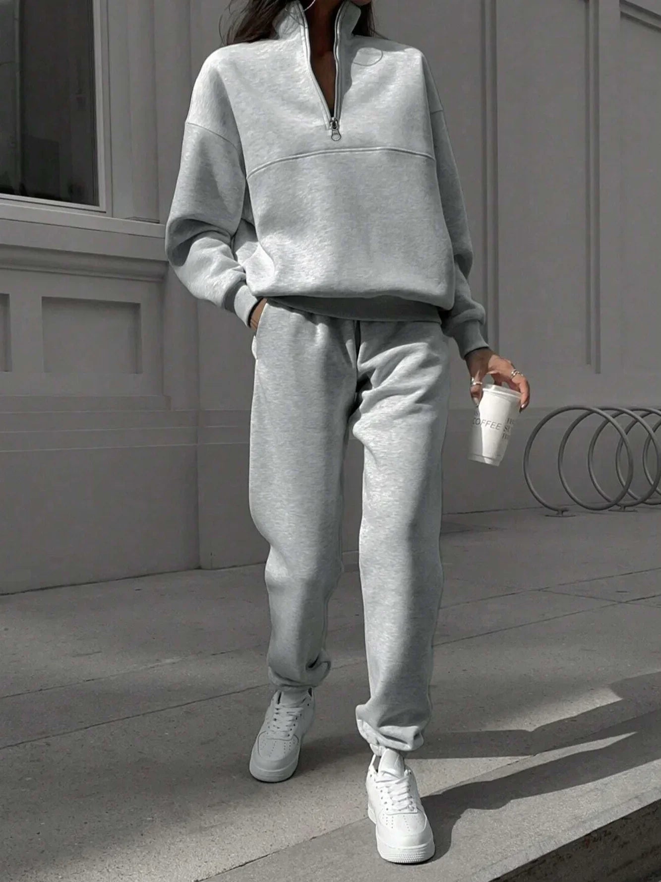 Ensemble Femme Deux Pièces – Maille Douce – Coupe Décontractée – Haut Zippé Manches Longues et Pantalon Fuselé