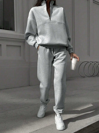 Ensemble Femme Deux Pièces – Maille Douce – Coupe Décontractée – Haut Zippé Manches Longues et Pantalon Fuselé