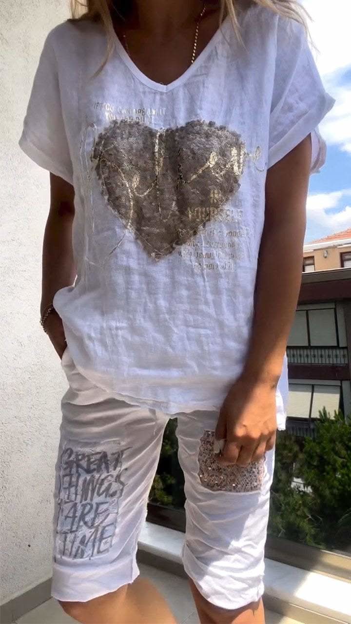 Morgane™ | Costume décontracté en deux pièces avec décolleté en V et dorure