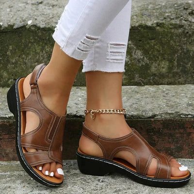Jolie | Sandales compensées marron élégantes