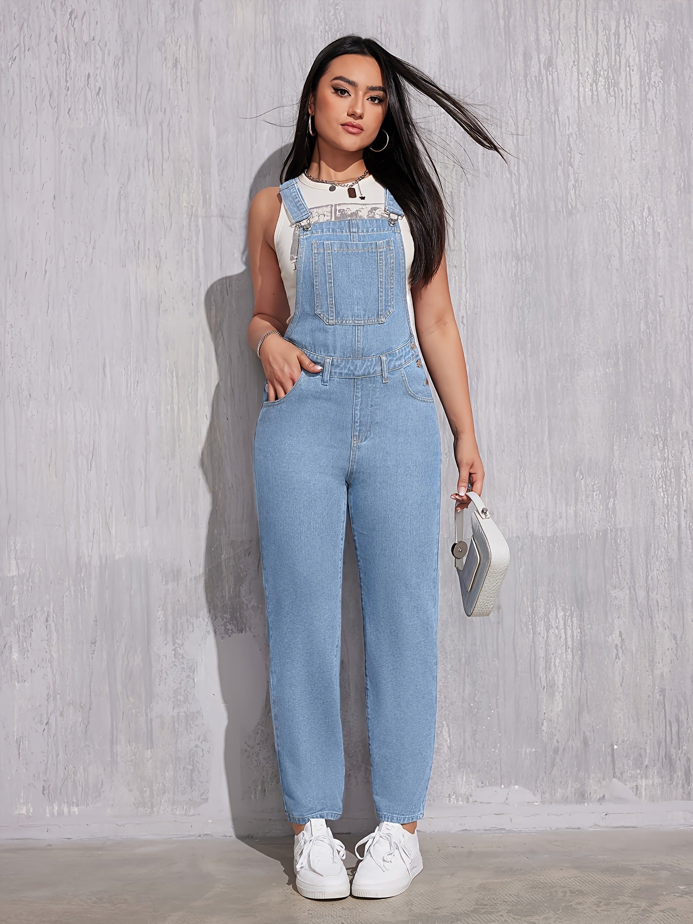KRISTINE | Salopette en denim bleu clair à coupe régulière
