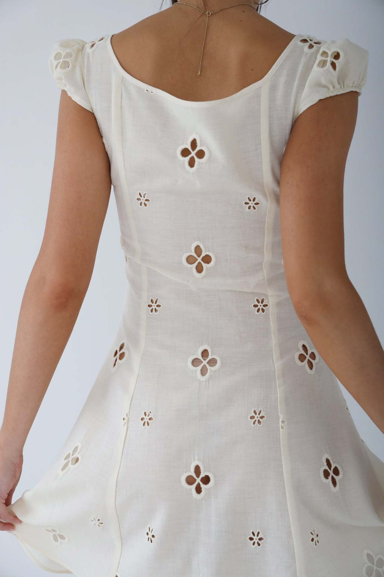 Sylvie | Robe Queue De Poisson Blanche Pour Femme | Midi