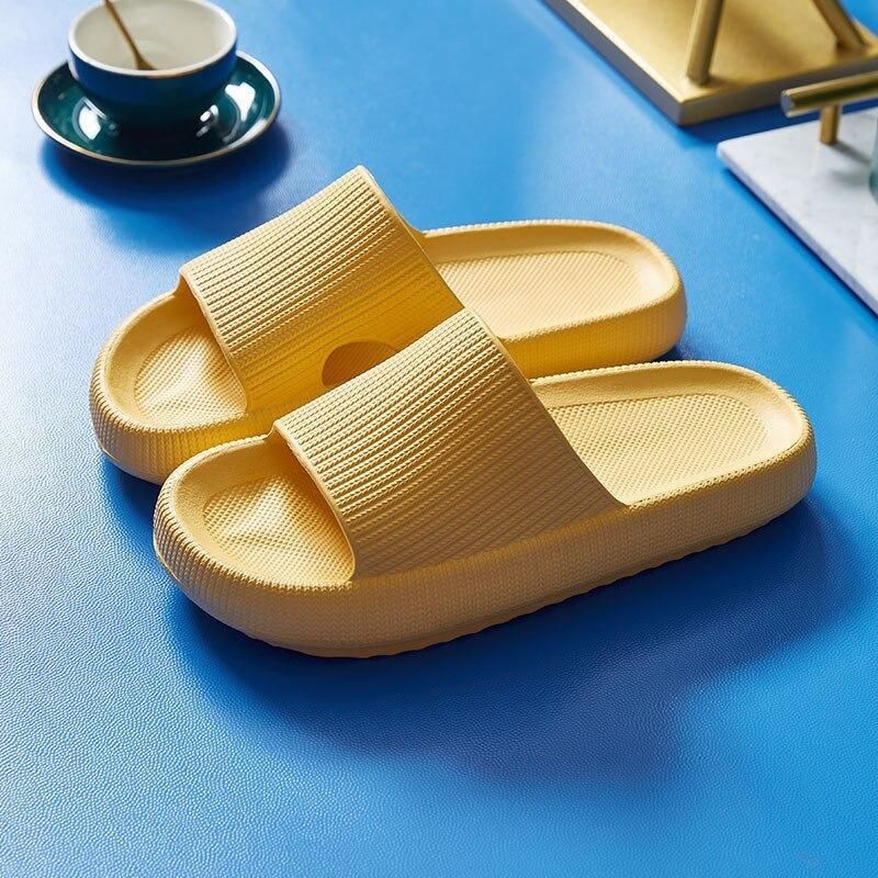 Prenez soin de vos pieds avec ces pantoufles élégantes et confortables pour hommes - Coert