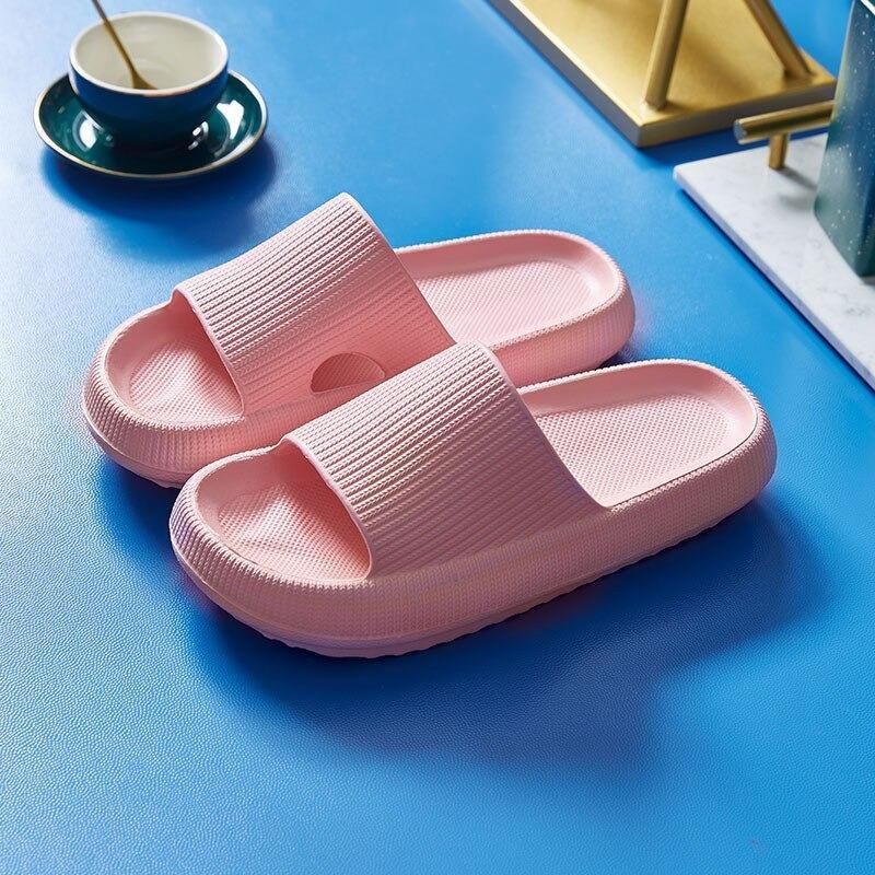 Prenez soin de vos pieds avec ces pantoufles élégantes et confortables pour hommes - Coert