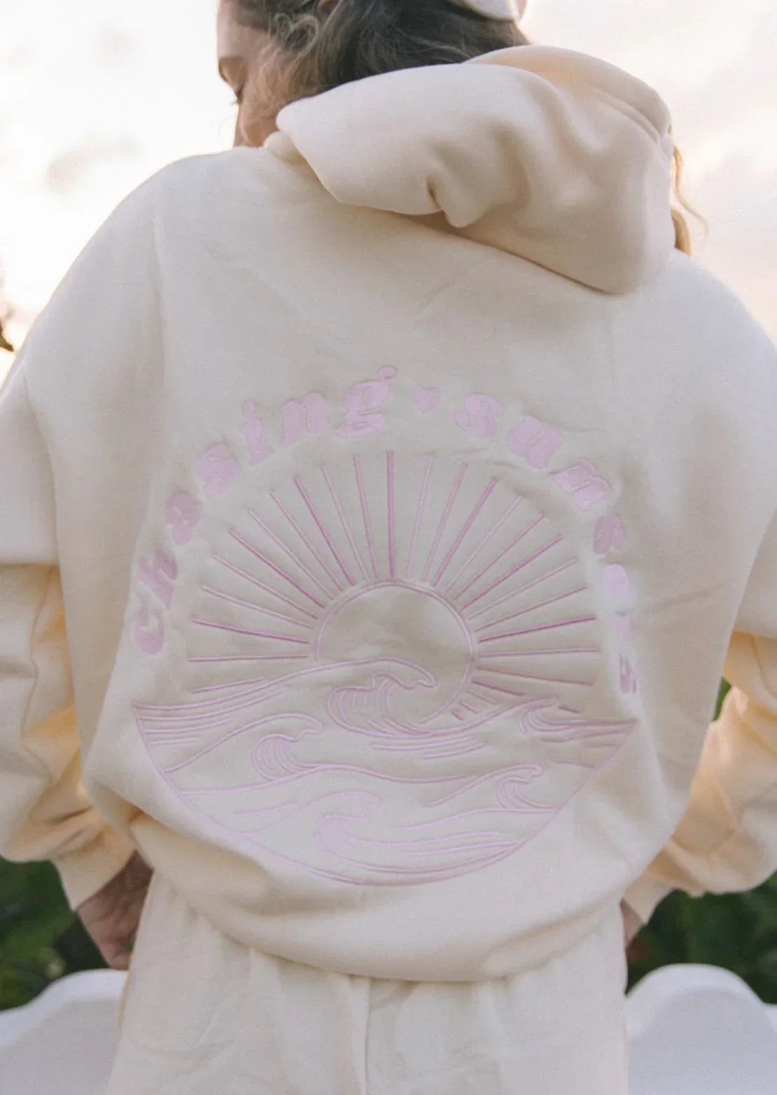 Sweat à Capuche Rose Graphique | Vibes de Plage | Confort Décontracté