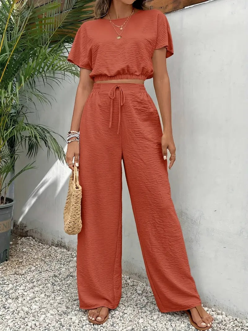 Crop top chic et pantalon taille haute