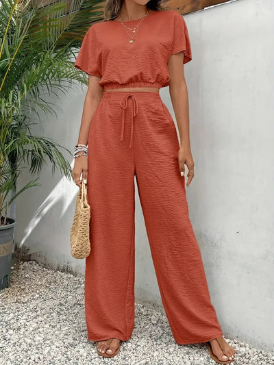 Crop top chic et pantalon taille haute