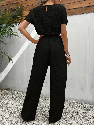 Crop top chic et pantalon taille haute