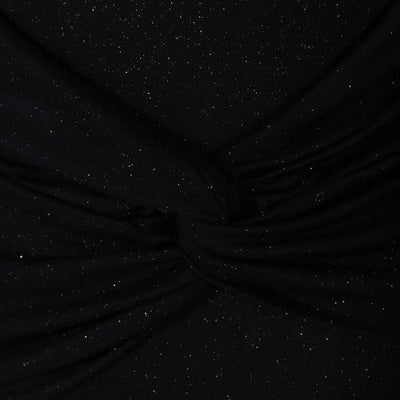 Robe à sequins torsadés et épaules dénudées