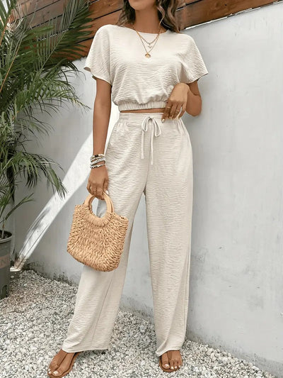 Crop top chic et pantalon taille haute