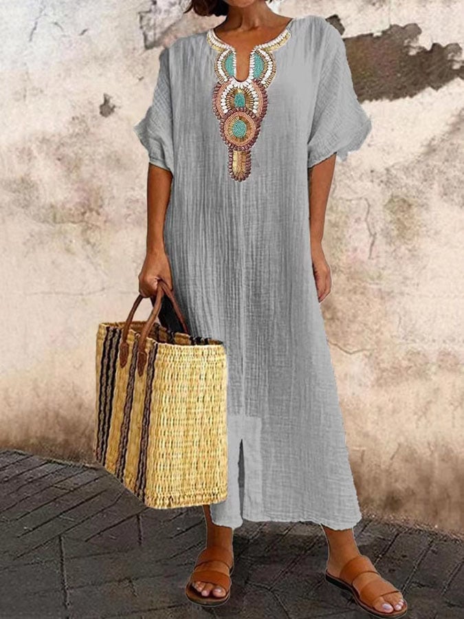 Robe caftan femme – Coupe ample – Tissu respirant – Encolure brodée – Longue fente