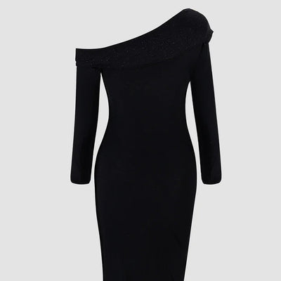Robe à sequins torsadés et épaules dénudées