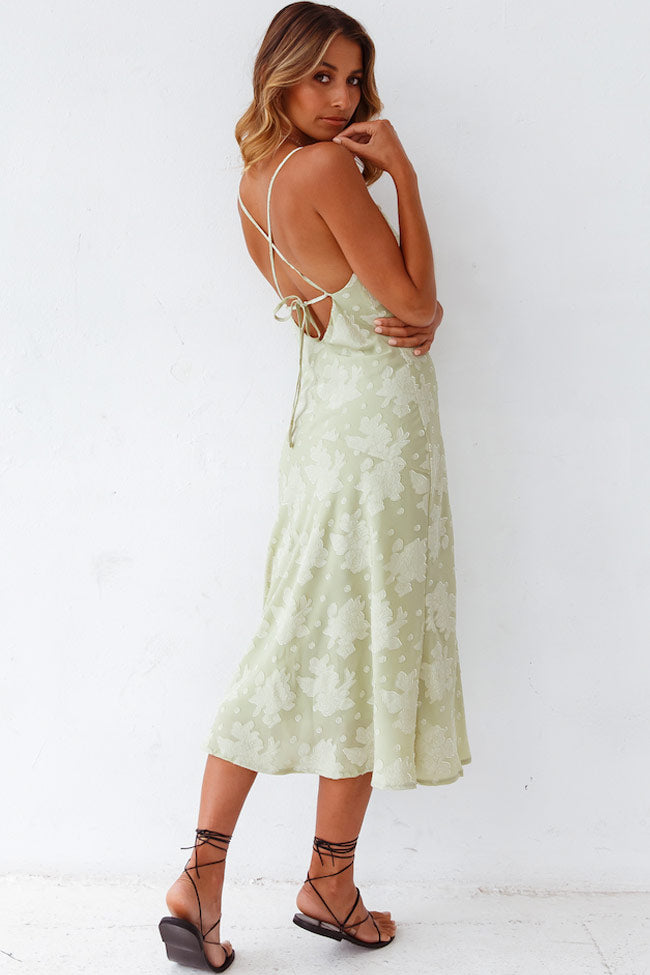 Robe midi femme – Coupe ajustée – Col bénitier – Fente haute – Tissu luxueux