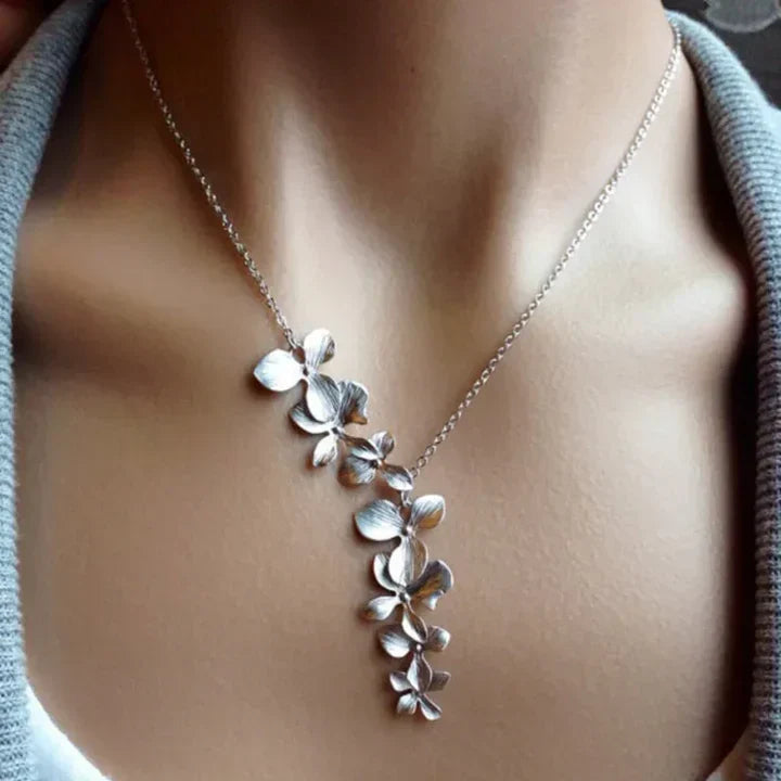 Collier en argent vintage avec fleurs