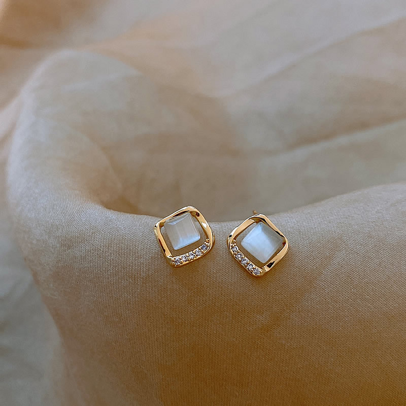 Boucles d'oreilles élégantes avec cristal en or
