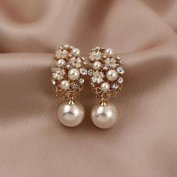 Boucles d'oreilles élégantes avec motif floral et perles