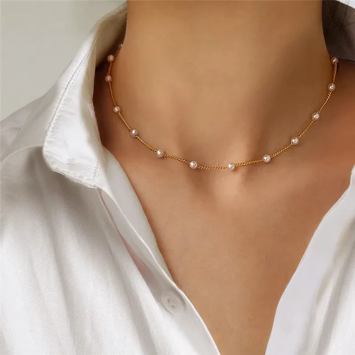 Collier élégant en petites perles