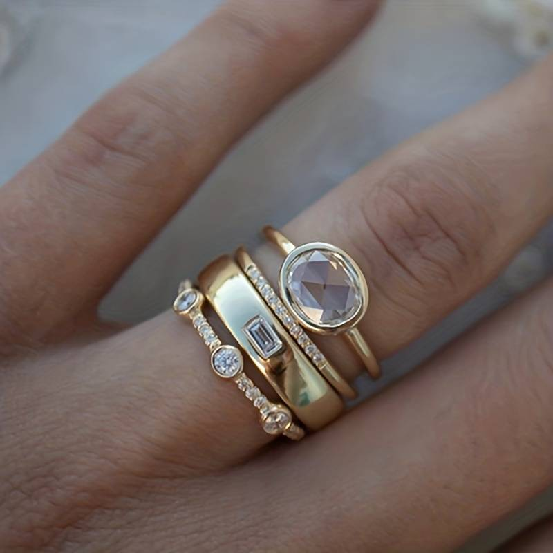 Ensemble Vintage Goldring avec des cristaux de zircon