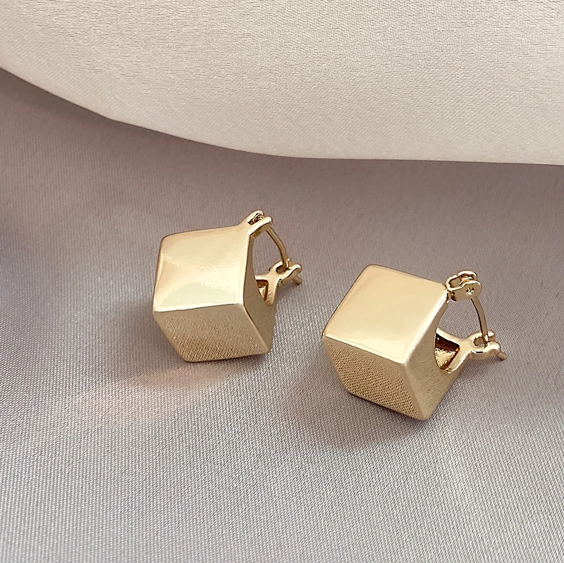 Boucles d'oreilles élégantes en or cubique