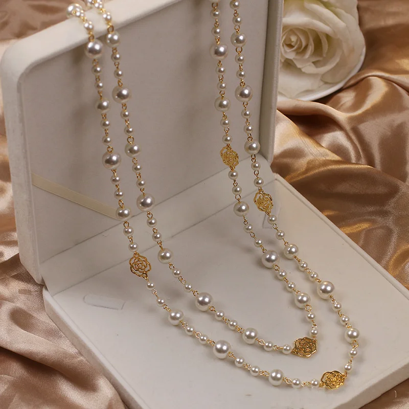 Collier en perles dorées élégant