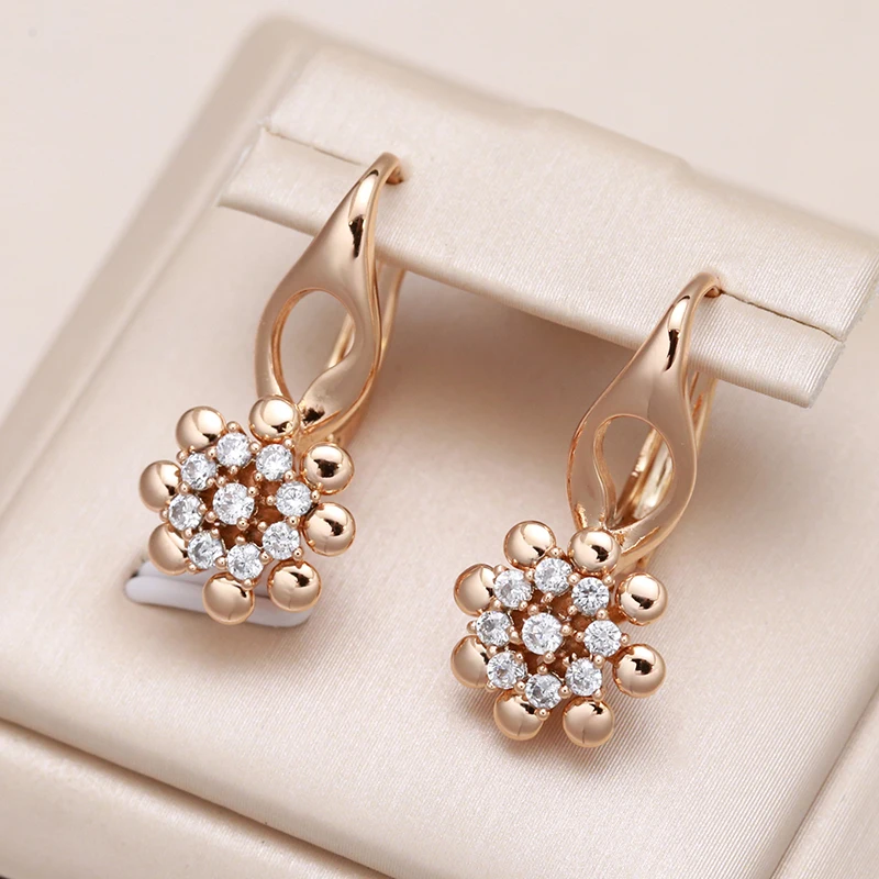Boucles d'oreilles élégantes en forme de fleurs brillantes