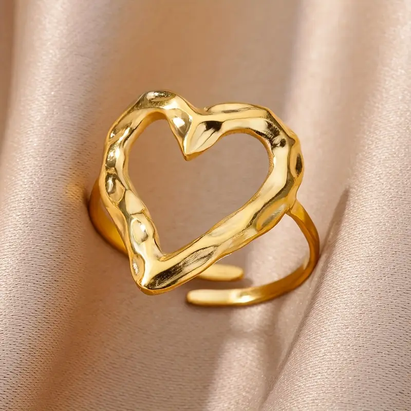 Bague en cœur forgée en or