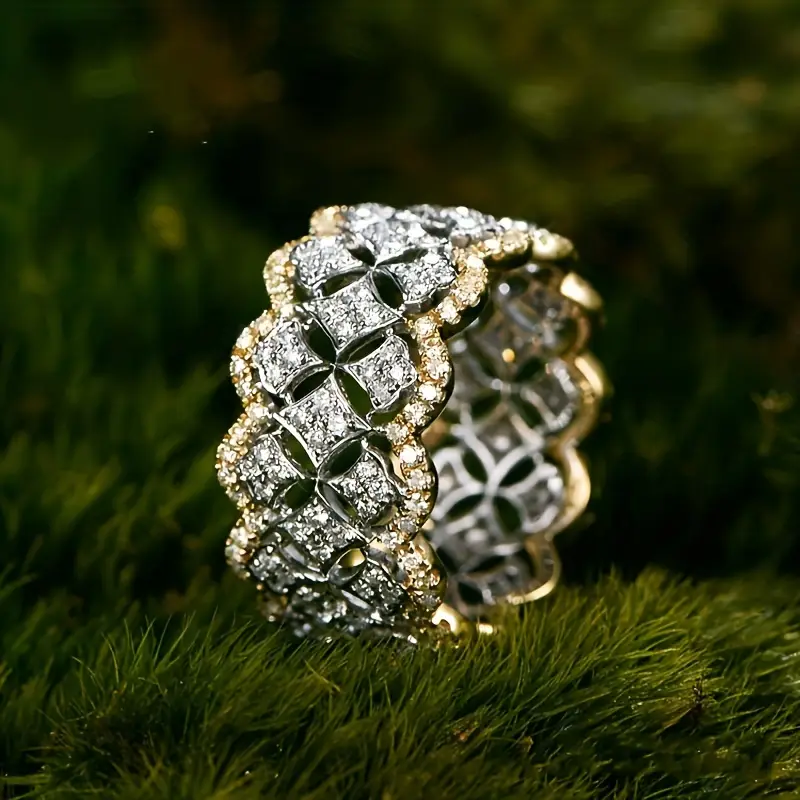 Bague en or et argent avec des éléments scintillants