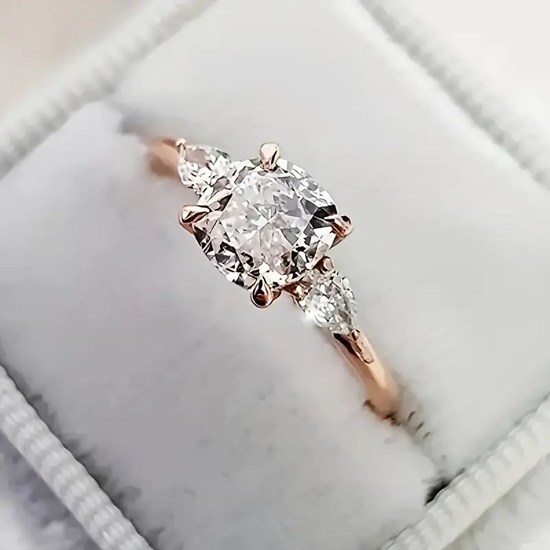 Bague élégante en or rose avec pierre carrée