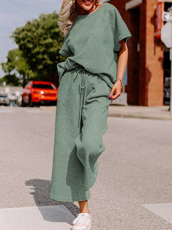 Ensemble Femme – Coupe Décontractée – Maille Douce – Haut Manches Courtes et Pantalon Large
