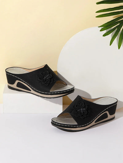 Mules compensées femme – Bout ouvert – Découpes florales – Semelle confortable – Style décontracté