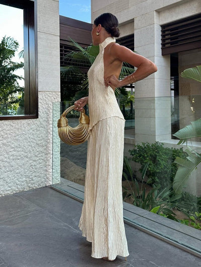 Ensemble satiné dos nu avec pantalon plissé