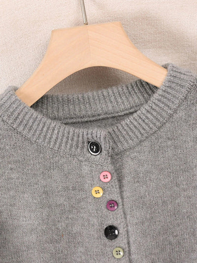 Olivia - Cardigan boutonné à col ras du cou pour femmes