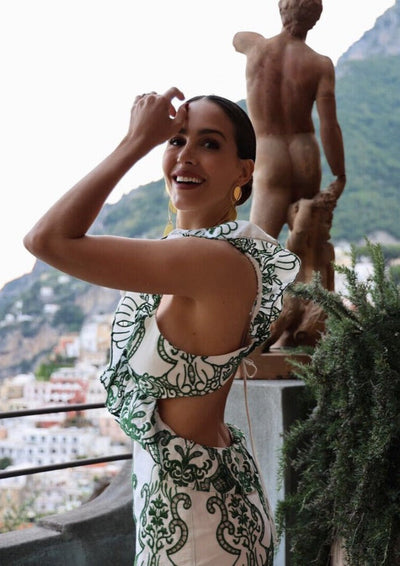 Geneviève - Un Style Intemporel Avec Un Décolleté En V