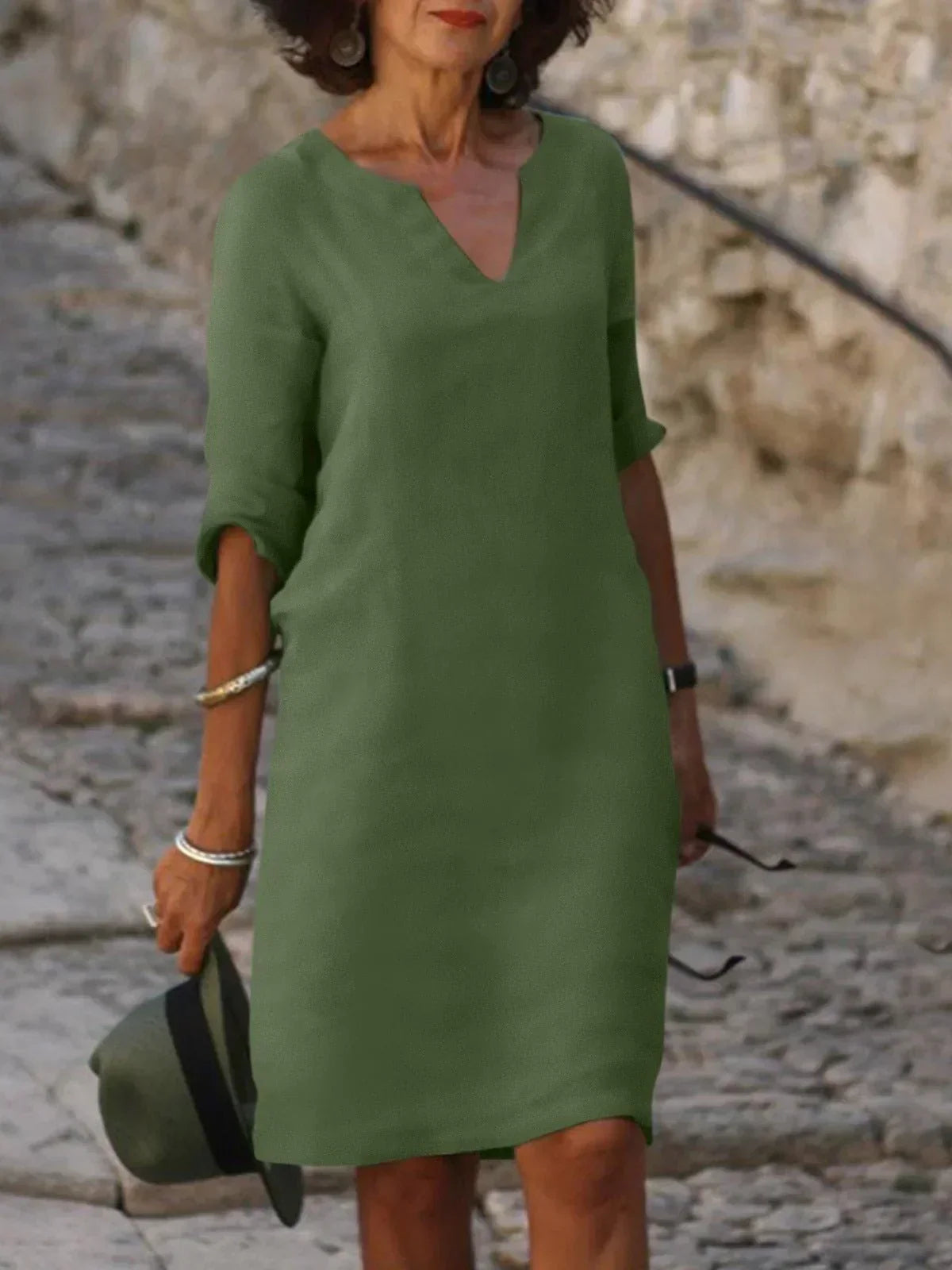 Josette | Robe élégante avec col en V