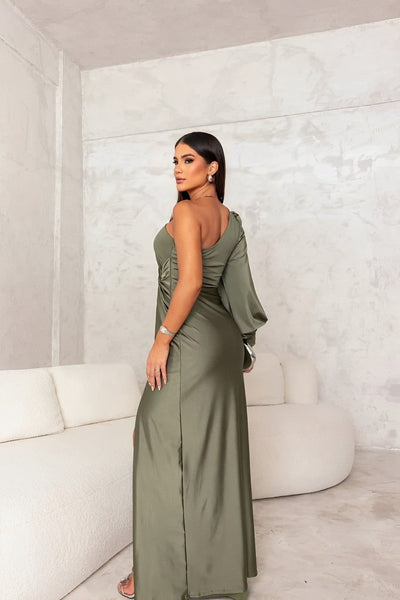 Robe à épaules nues avec fente latérale